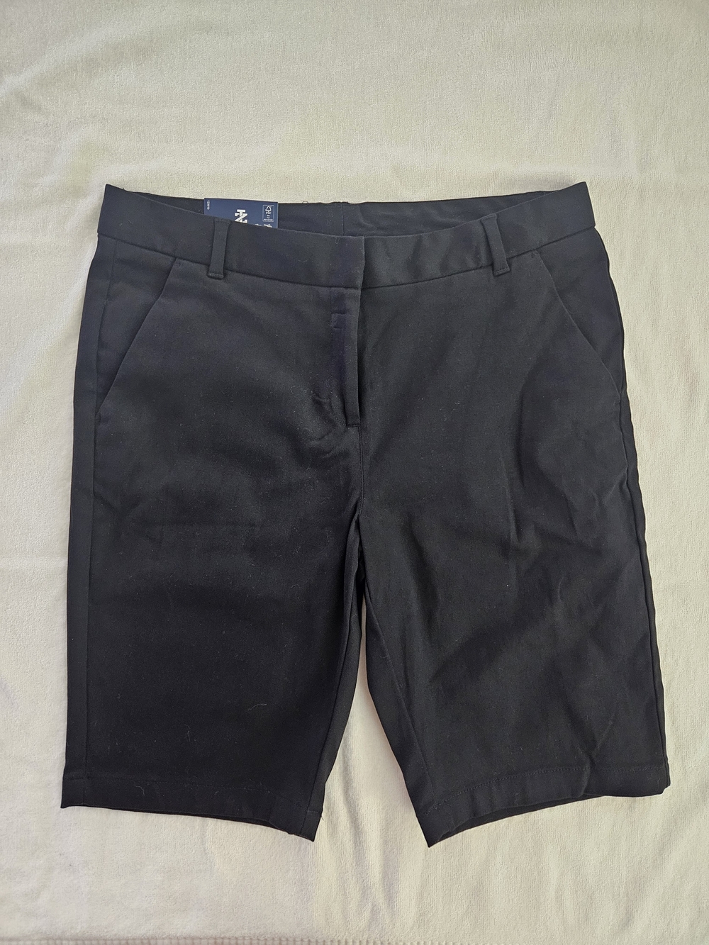 IZOD NWT Juniors Black Skinny Stretch Bermuda Uniform Shorts Size 11